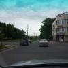 На этом перекрестке лучше проезжать с закрытыми глазами. Так не страшно. А если серьезно, то светофор здесь может спасти много человеческих жизней и денег налогоплательщиков. 