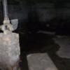 Это тоже под нашей квартирой, видно, что еще сыро, пройти сфотографировать канализационные трубы идущие сверху было нельзя. Темнота мешала, света там нет.