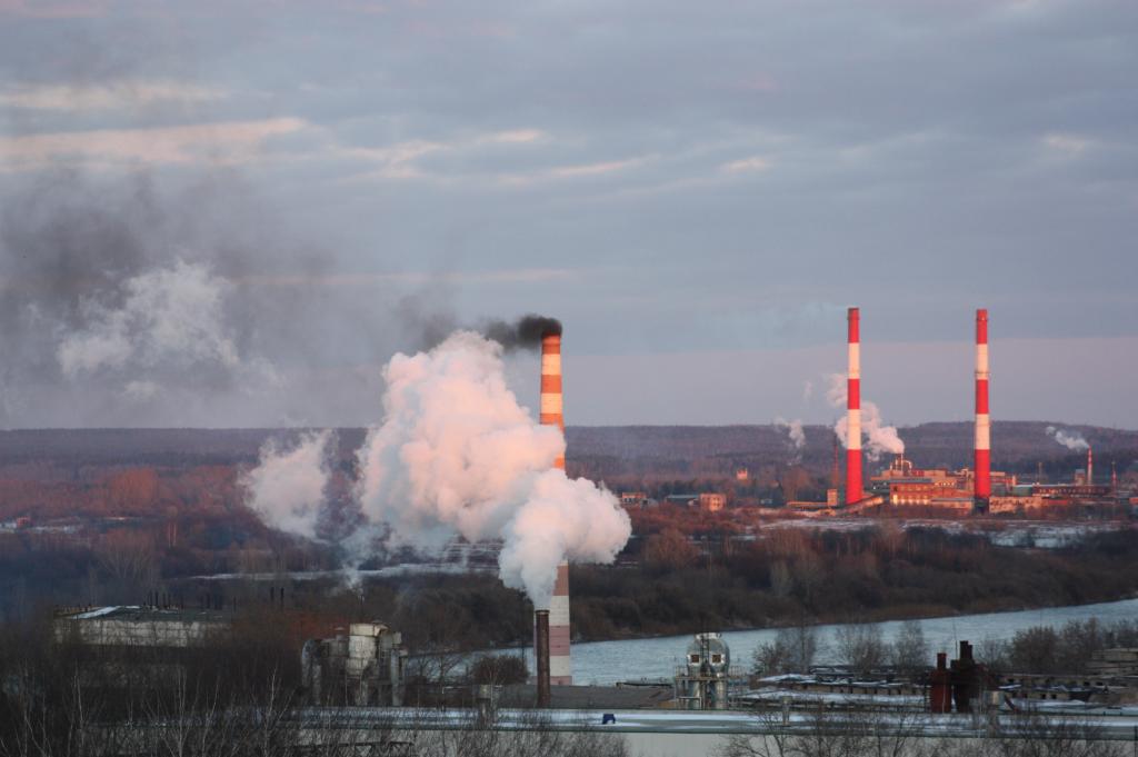 Выбросы в атмосферу от котельной. Загазованность воздуха. Газовая котельная выбросы в атмосферу. Стерлитамак загазованность. Завод Нововятич.