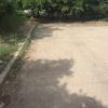 Грязь на дороге, особенно у бордюра скапливается месяцами, а возможно и годами