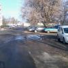 Припаркованные автомобили на обочине бул.Лебедянского (в сторону от ул.Окт.революции) при съезде на ул.Путевую