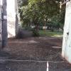 Незаконное ограждение перегораживает тротуар
