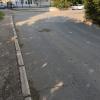 Далее на закрытом  повороте яма прямо на полосе и автомобили при совершении маневра попадает прямо в эту глубокую яму.