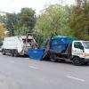 Так каждый день с утра и до вечера несколько раз в день загружается мусоровоз с пылью и грохотом
