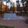 А этот ужасный фонтан, больше похож на лужу. И даже возле него нет фонаря. Приходить во тьме сидеть возле него?