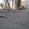 Установлены металлические сварные ограждения. Занято 3 парковочных места.