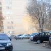 Поставлены столбики и натянут трос. Занято 3 парковочных места.