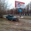 Ездят и по тротуару, разнося грязь.