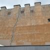 Трещины на фасаде здания со стороны Дмитровского переулка