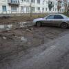 здесь когда-то была стоянка, еще советских времен, но она "погибла" после порыва труб во дворе, к тому же, на ней современные автомобили просто не умещаются в длину