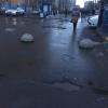 сдвинутые полусферы, через которые свободно проезжают машины