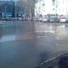 Подмывает ул. Коммунистическую водой, текущей с разбитого двора